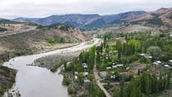 Desesperada búsqueda de un joven criancero que cayó al río Varvarco