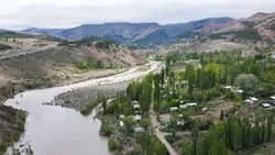 Desesperada búsqueda de un joven criancero que cayó al río Varvarco