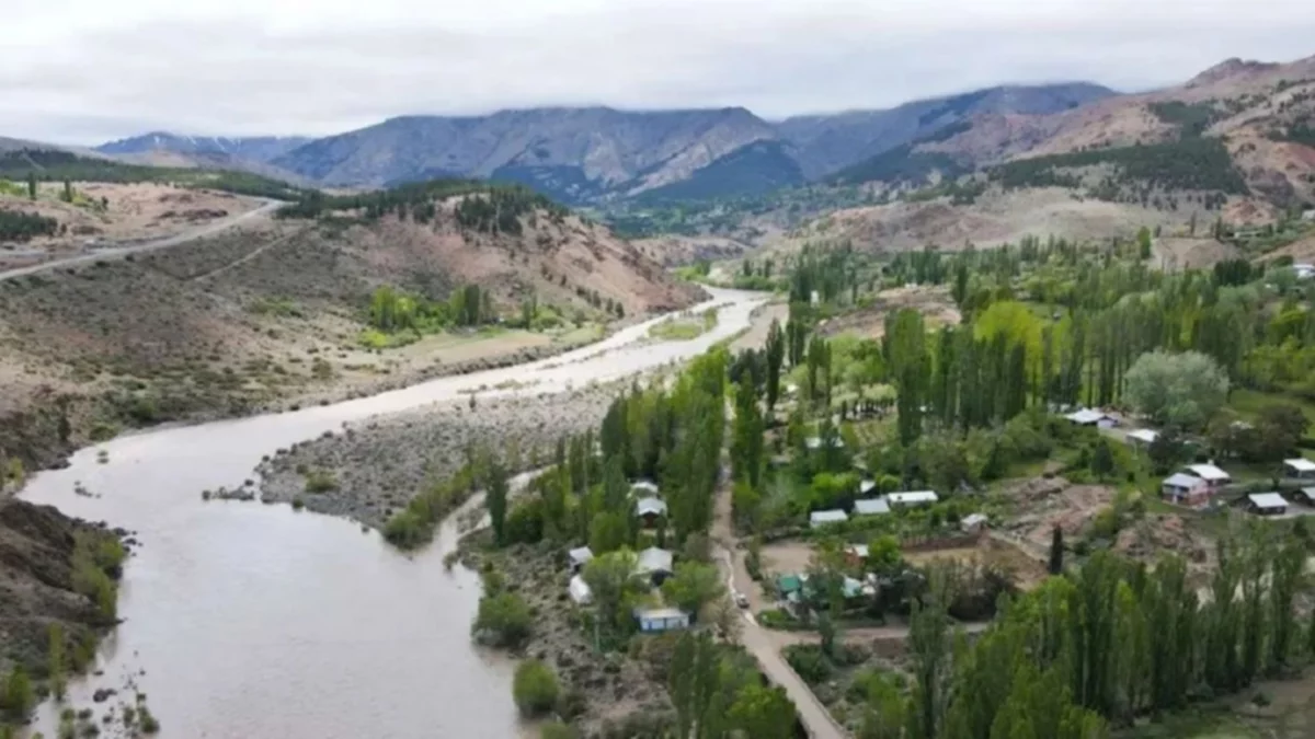 Desesperada búsqueda de un joven criancero que cayó al río Varvarco