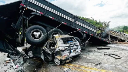 Chocó un colectivo y hay al menos 38 muertos