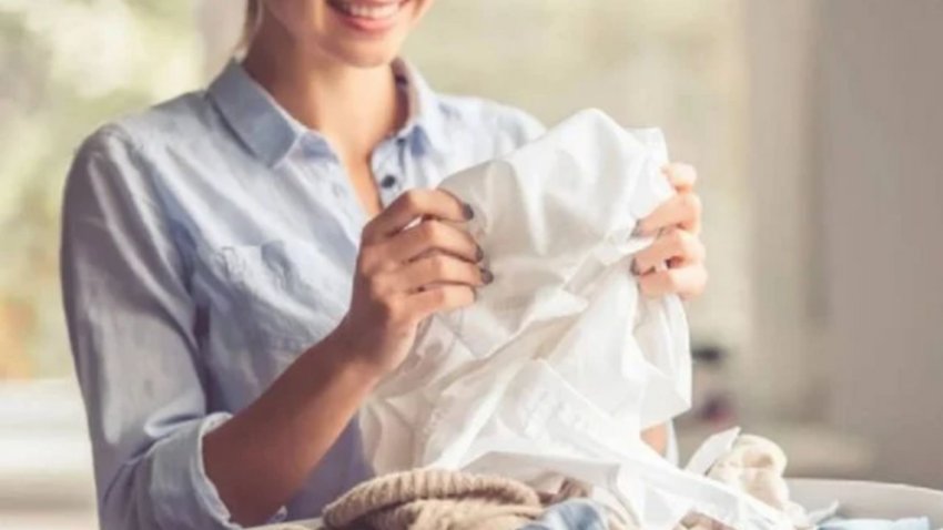 Viral: el truco casero para sacar las manchas en la ropa blanca en las Fiestas