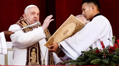 El papa Francisco pidió silenciar las armas en Medio Oriente durante la celebración de Navidad