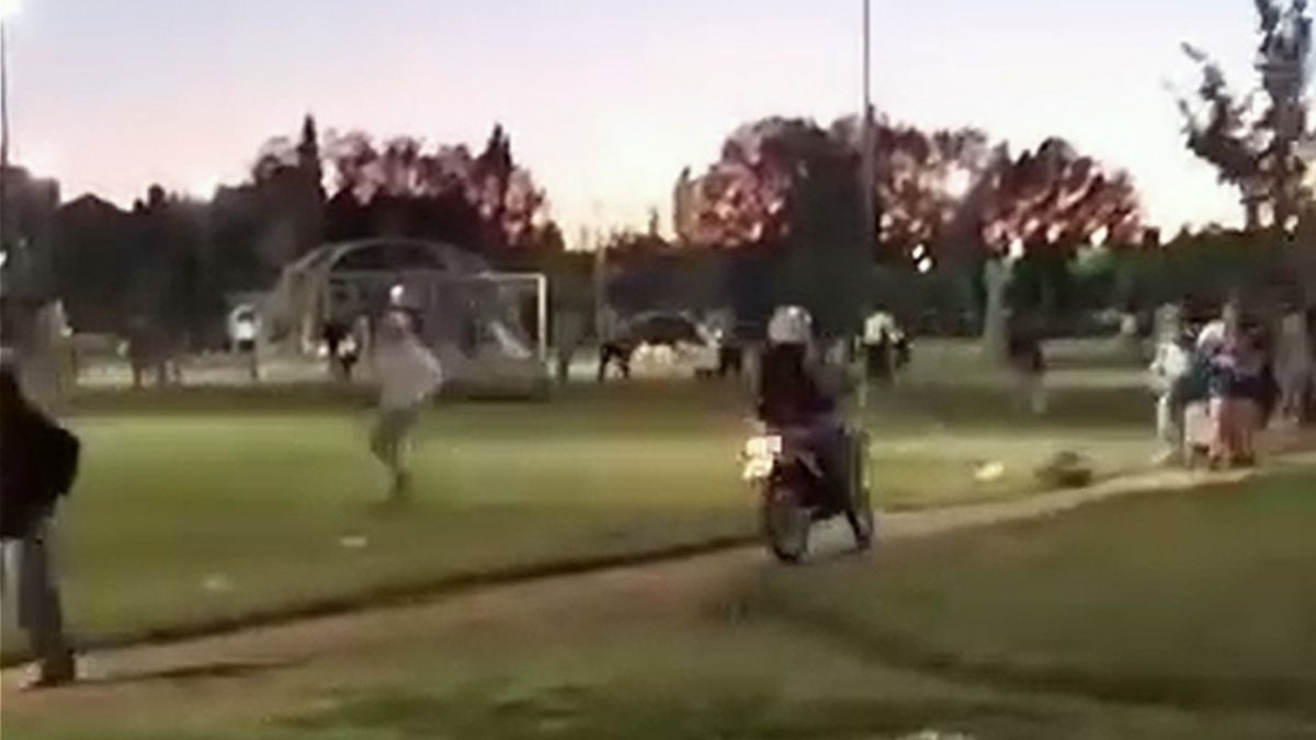 Disturbios entre adolescentes y policías en Cipolletti en Navidad