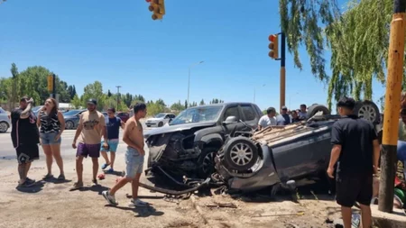 Plottier: volcó luego de ser impactado por una camioneta en la Ruta 22