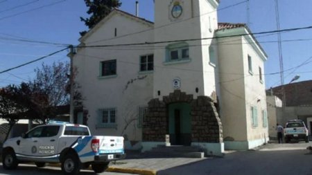 Lo mataron en la puerta de su casa en Villa Regina y buscan al asesino