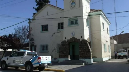 Lo mataron en la puerta de su casa en Villa Regina y buscan al asesino