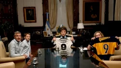 Martín Palermo se reunió con Javier Milei y se asomaron al balcón de la Casa Rosada