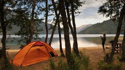 Cuánto sale acampar en la Ruta de los Siete Lagos este verano