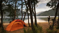 Cuánto sale acampar en la Ruta de los Siete Lagos este verano