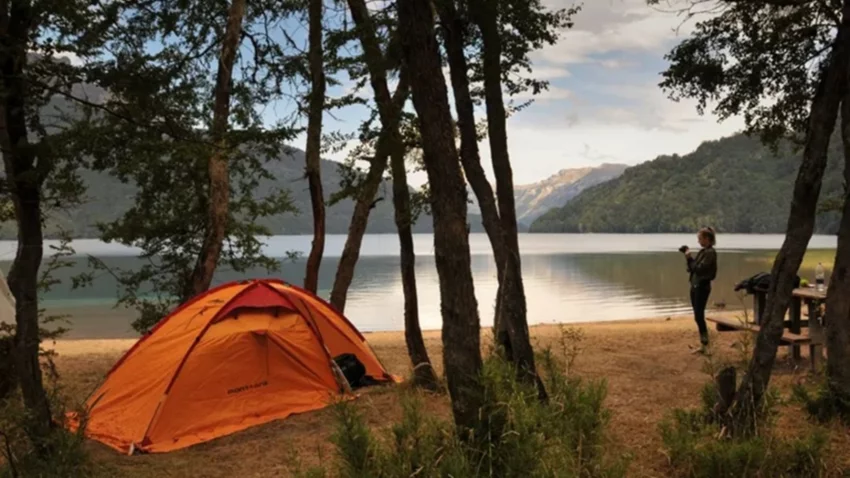 Cuánto sale acampar en la Ruta de los Siete Lagos este verano
