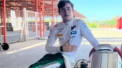 Franco Colapinto volvió a su “primer amor” y sorprendió a una fan