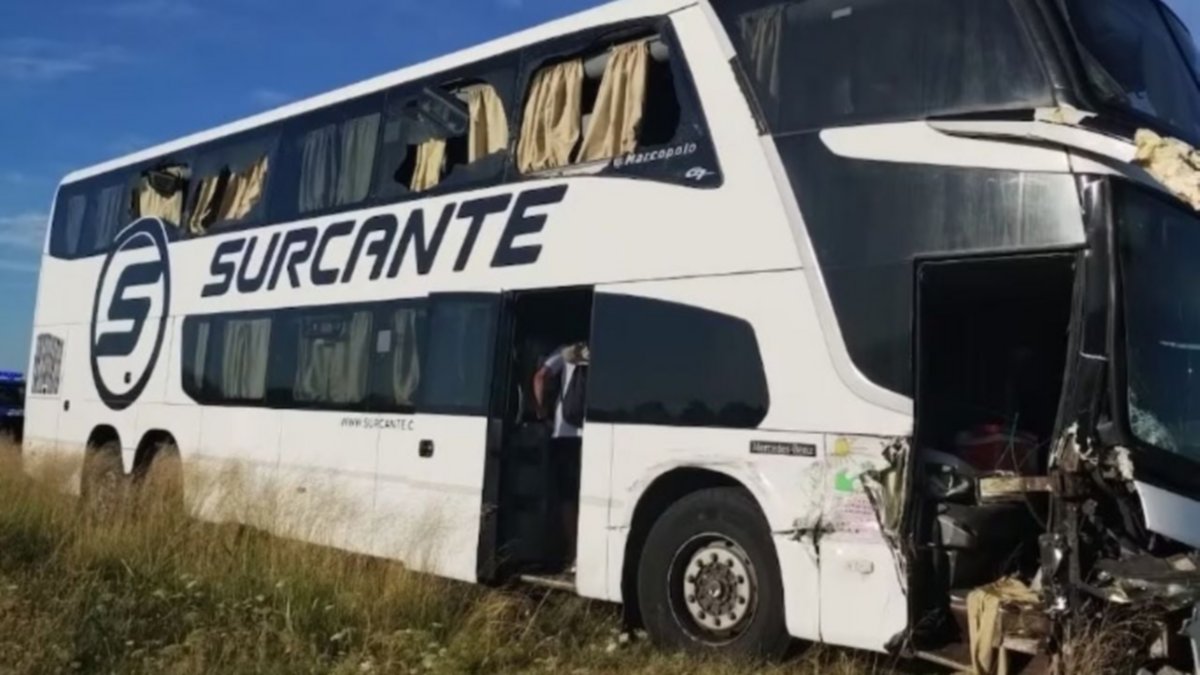 Chocó un colectivo con egresados de Neuquén y Río Negro