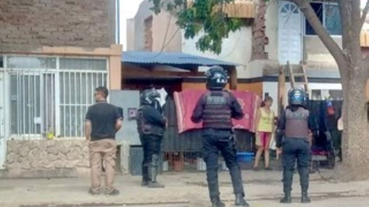 Tras las denuncias, decomisaron pirotecnia lista para la venta