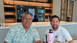 Messi sigue recibiendo visitas, ahora le tocó a Luck Ra y el "Chiqui" Tapia