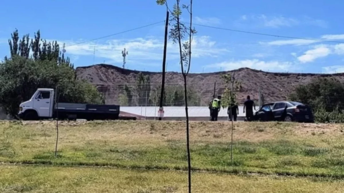 Se cruzó de carril en Ruta 7 y chocó contra un camión: dos heridos