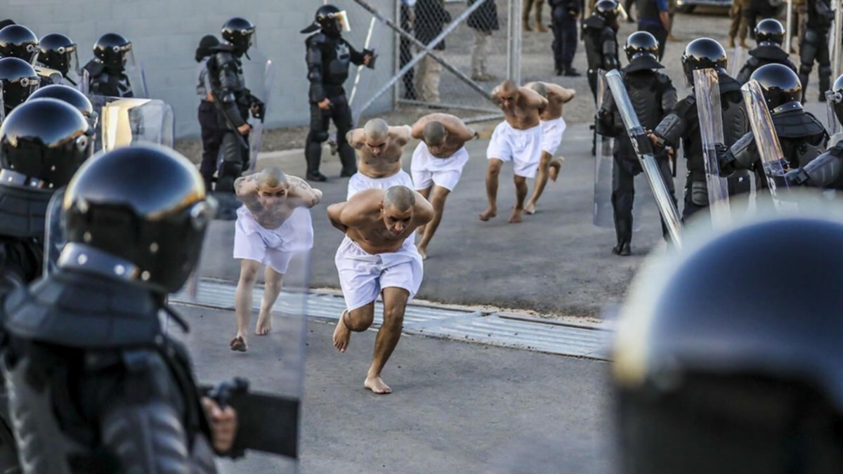 El Salvador: liberarían a 150 personas detenidas "arbitrariamente"
