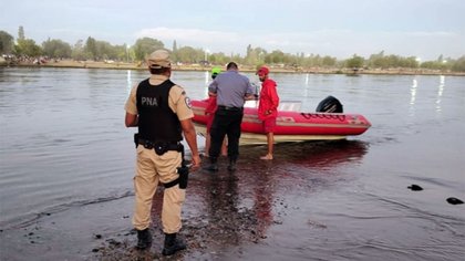 El río Limay tiene 8 metros de profundidad donde desapareció la niña