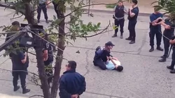 Pelea callejera terminó con 5 detenidos en Cipolletti