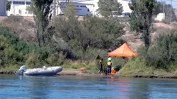 Buscando a Jésica, vieron un cuerpo flotando en el río