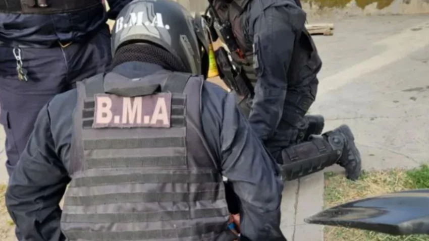 Sospechaban de un motociclista de negro y era un penitenciario prófugo por robo