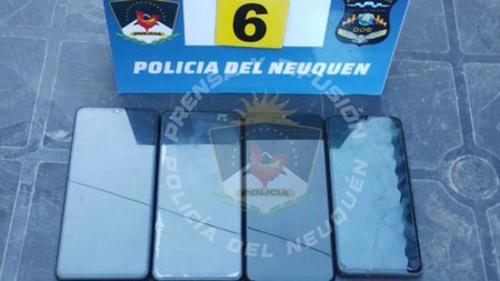 Intentaron estafar con WhatsApp a una médica y realizaron allanamientos en Centenario: hay dos demorados