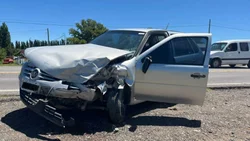 Iban de Neuquén a Bahía Blanca, giraron en "U" y generaron un impresionante choque