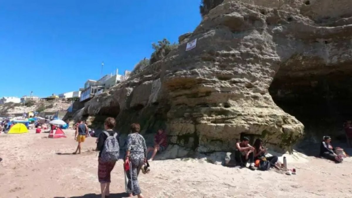 Un niño de 10 años cayó de un acantilado en Las Grutas: cómo está su salud