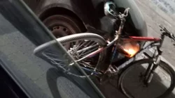 Una ciclista de 29 años chocó contra el paredón del puente Cipolletti-Neuquén y murió