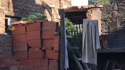 Por una denuncia de robo encontraron armas, droga y plantas de marihuana