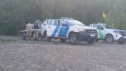 Siguen buscando al hombre que quiso cruzar a nado el río Neuquén y no pudo salir
