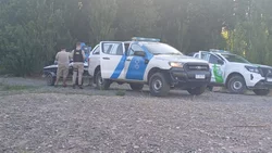 Siguen buscando al hombre que quiso cruzar a nado el río Neuquén y no pudo salir