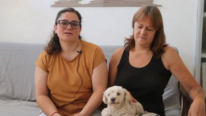 Amor y dedicación: el día a día de dos amigas que cuidan 17 perros en Neuquén