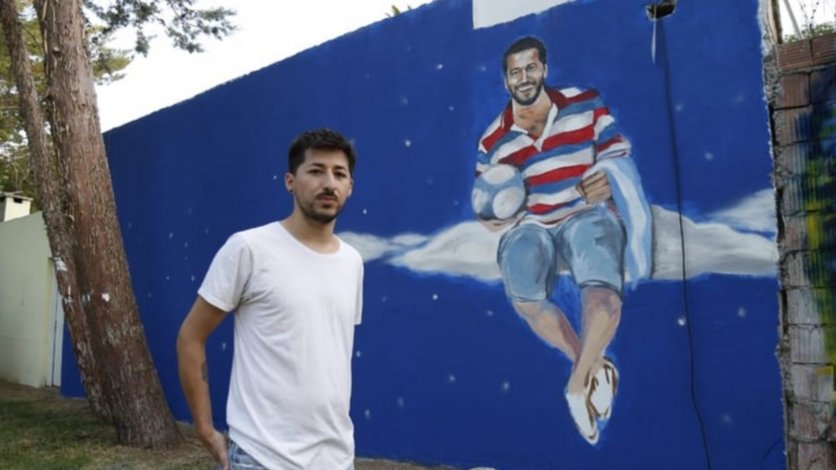 El muralista neuquino que retrata y lleva consigo su travesía por Latinoamérica