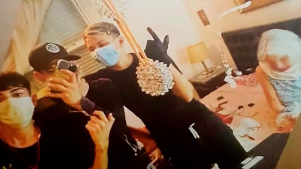 Asaltaron a una jubilada y se sacaron una foto con ella atada a la cama