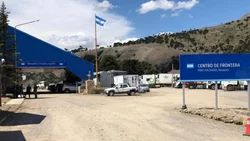 Llevaba en el auto a una mujer muerta y tenía pedido de captura