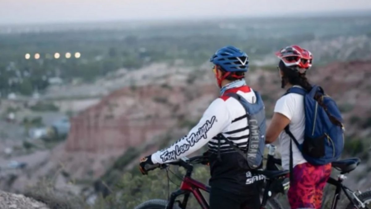 San Valentín tiene salida ciclística nocturna en Neuquén ¿Cómo anotarse?