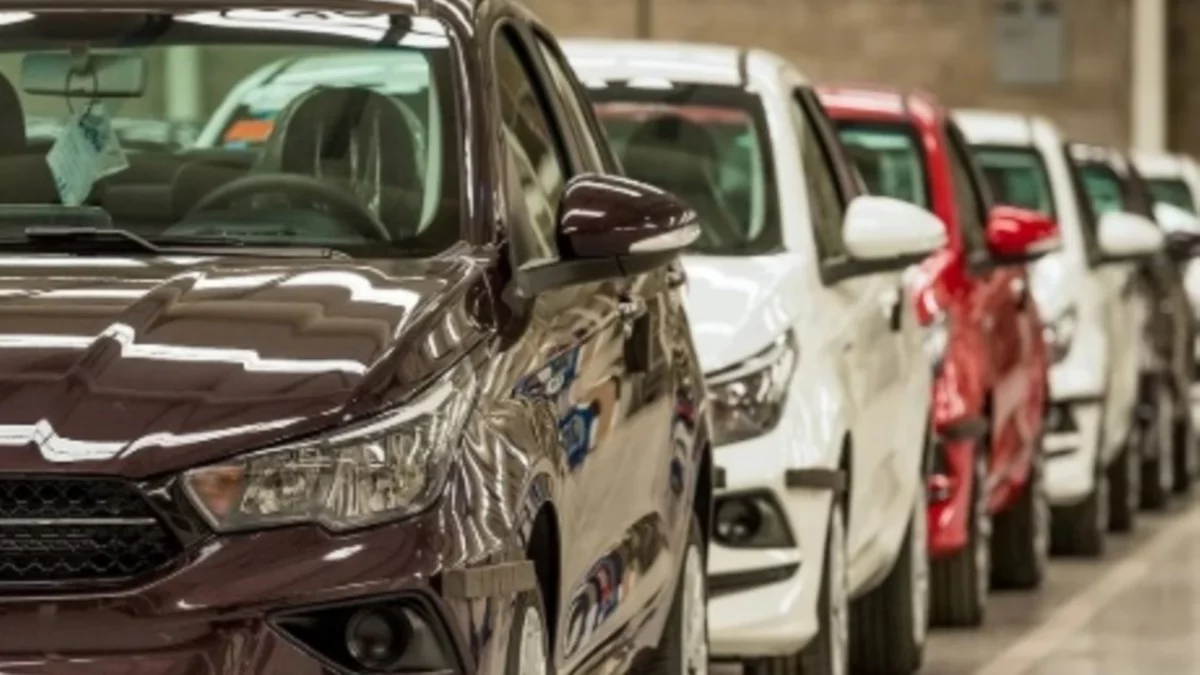 Qué impuestos se pagarán para comprar autos y motos en el país