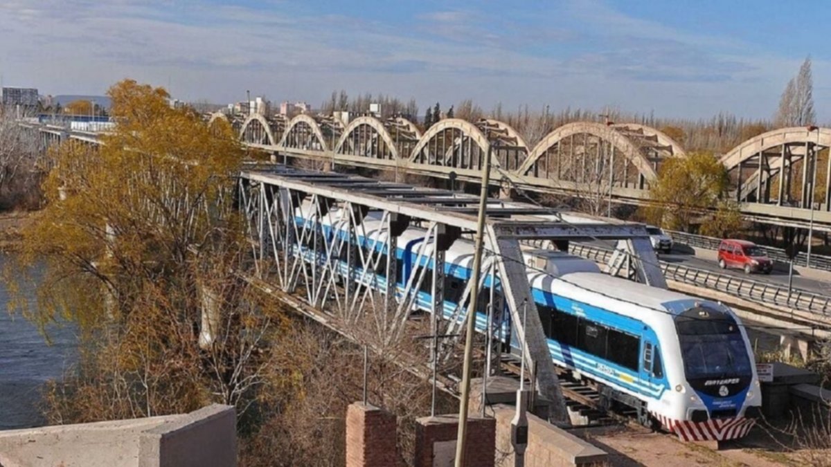 Buteler confirmó que el lunes vuelve el Tren del Valle Cipolletti - Neuquén