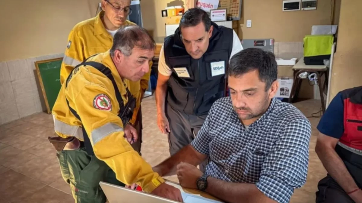 Provincia refuerza los trabajos para combatir el incendio en Valle Magdalena