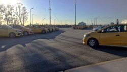 Habrá una caravana de taxis que reclaman contra la "competencia desleal" de Uber