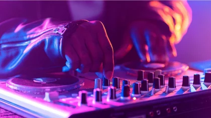 Estudio revela que la música es cada vez más repetitiva y menos alegre