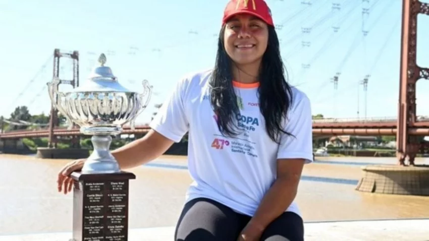 Natación: La barilochense Mayte Puca hizo historia, ganó la Santa Fe-Coronda