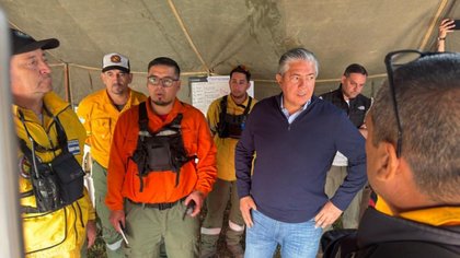 Los brigadistas "no quieren salir a descansar" dijo Figueroa desde los incendios