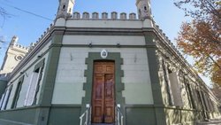 Nuevos despidos a estatales: un enfermero y un subcomisario que robó $300.000 en un allanamiento