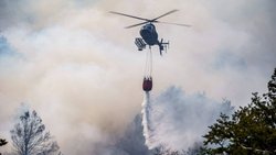 Se suman más bomberos para controlar el incendio en Valle Magdalena