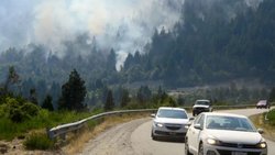 El humo de los incendios cubrió las rutas y piden manejar con cuidado