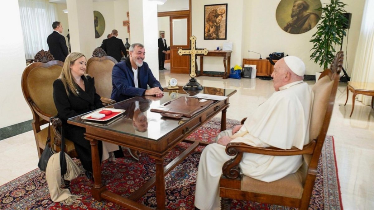 Aguiar se reunió con el Papa Francisco y le pidió que “rece por Milei para que lo haga mejor persona”