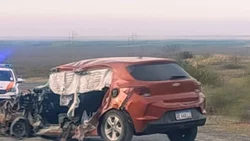 Ruta 151: varios heridos tras un choque entre un colectivo petrolero y un auto