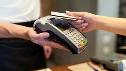 Preocupación por la manipulación de tarjetas en las estaciones de servicio y comercios