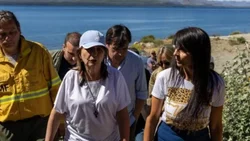 Incendios en El Bolsón: Patricia Bullrich llegó a la zona para monitorear el operativo